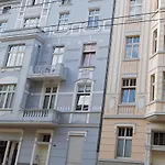 Ferienwohnung, Gemuetlicher Altbau Mit Balkon Naehe Fuerstenplatz Und Koenigsallee